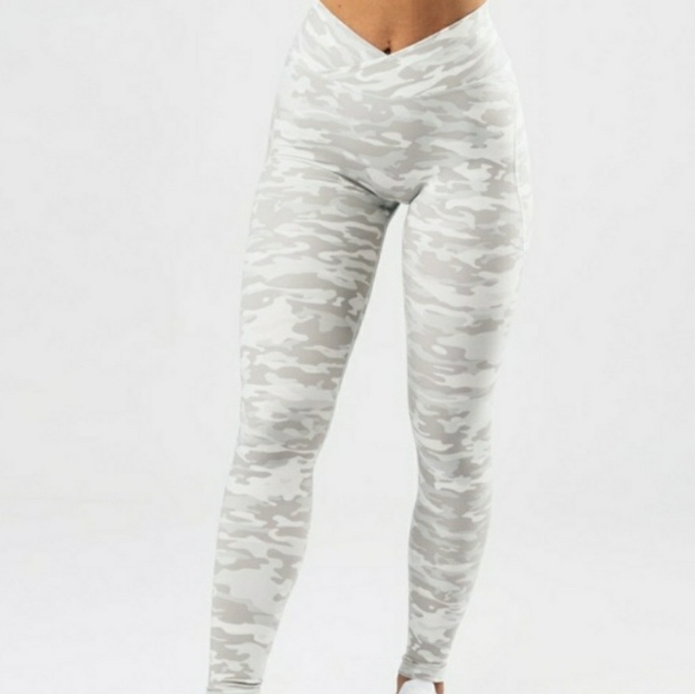 Alphalete Camo Surface Power Leggings - S Silver